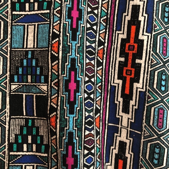 NWOT Aztec Print Crop Top - Picture 3 of 4